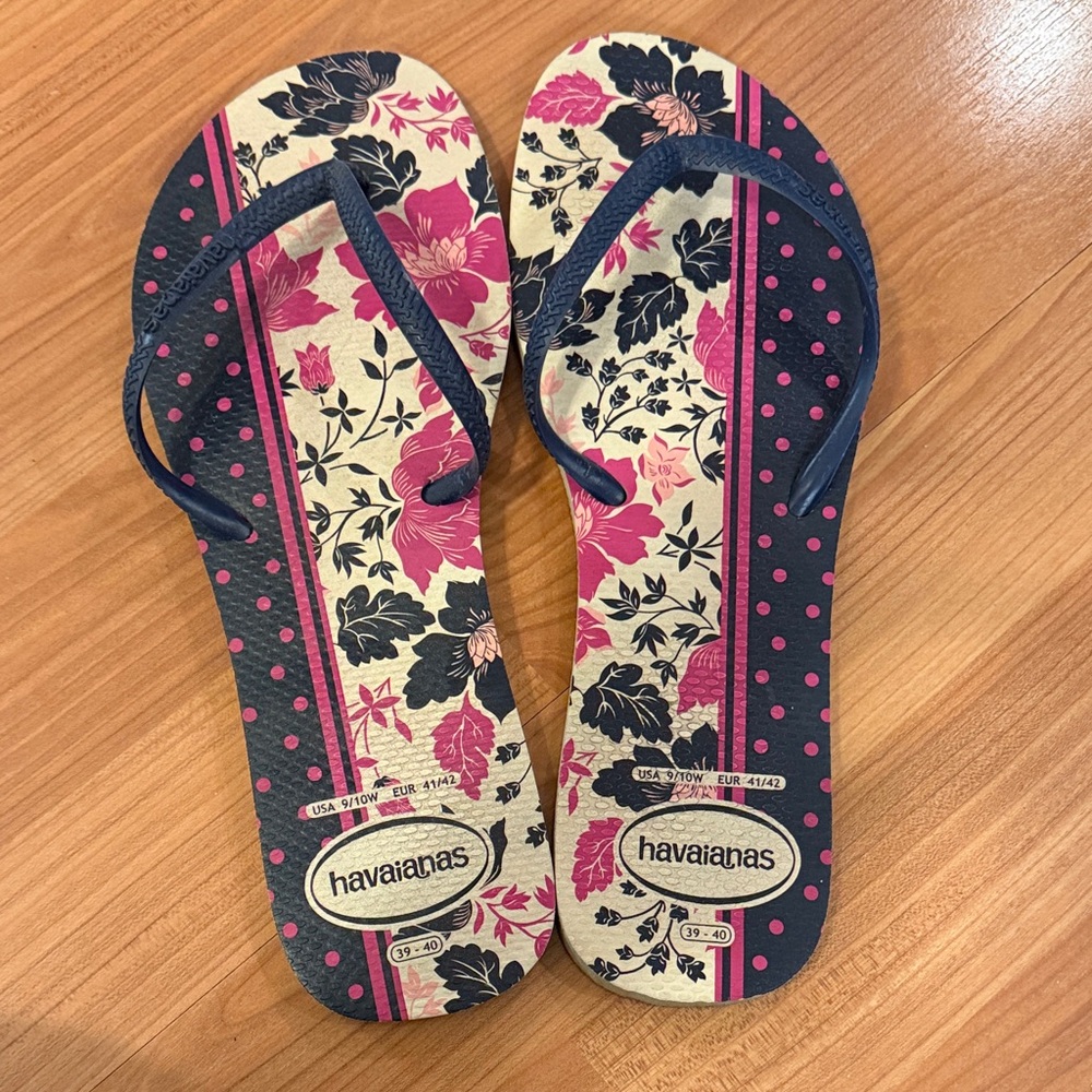 Havaianas Women's Sandals - Pink and Dark Blue Floral. Size 9/10.